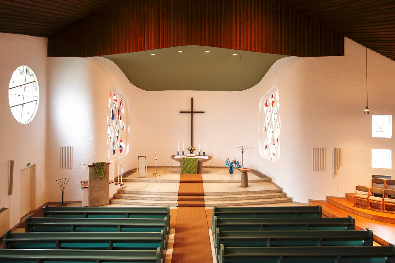 Blick auf den Altar der St.-Philippus-Kirche