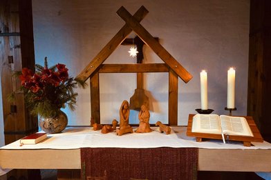 Weihnachtskrippe auf dem Altar der St. Thomas-Kirche Lübeck - Copyright: Pastor Arne Kutsche