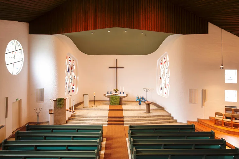 Blick auf den Altar der St.-Philippus-Kirche