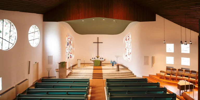 Blick auf den Altar der St.-Philippus-Kirche