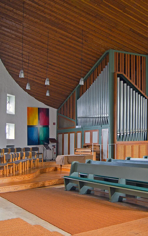 Blick durch den Innenraum von St. Philippus vom Altar aus